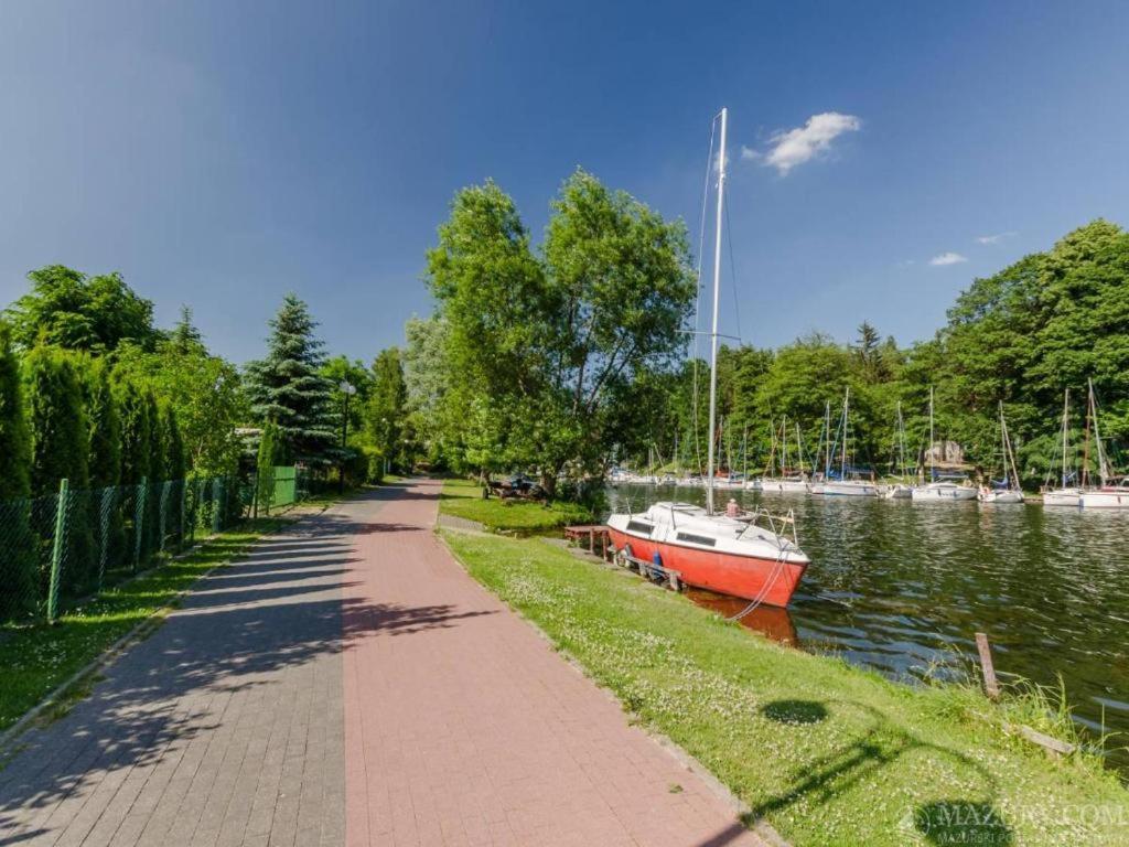 Wiejska 21 *