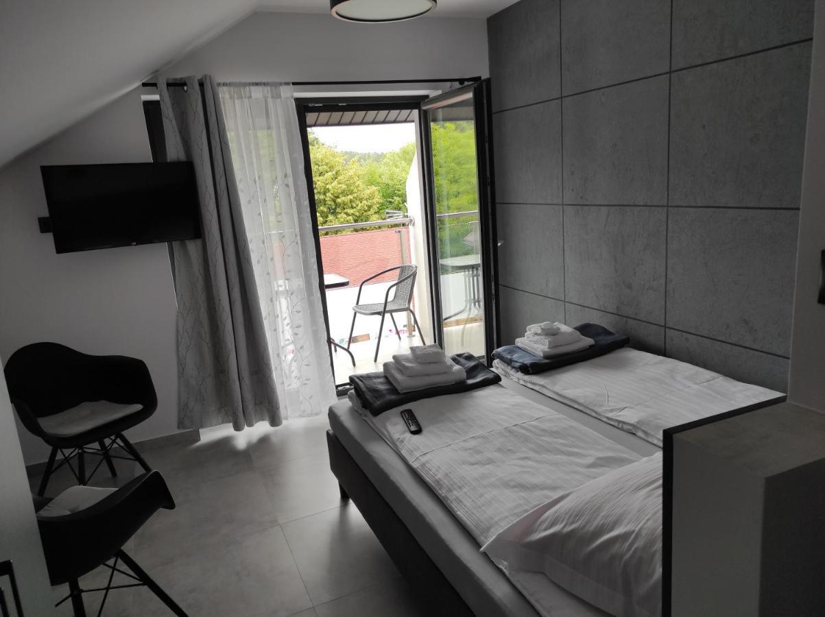 Apartment Wiejska 21 *