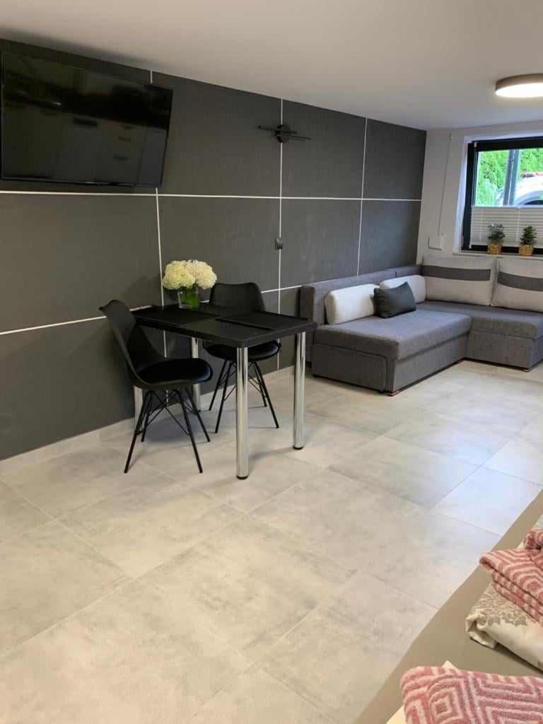 Apartment Wiejska 21 *